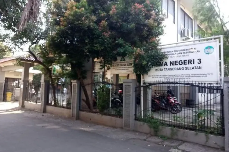 Lurah Benda Baru berinisial SA mengamuk dan merusak fasilitas sekolah SMAN 3 Kota Tangerang Selatan (Tangsel) yang berada di Kelurahan Benda Baru, Pamulang. (ilustrasi)