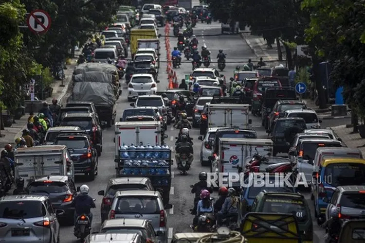 ilustrasi macet di jalur puncak. ABDAN SYAKURA/REPUBLIKA