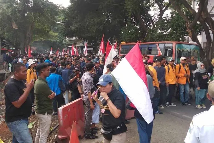 Ribuan mahasiswa aksi damai di depan Mabes TNI/Istimewa