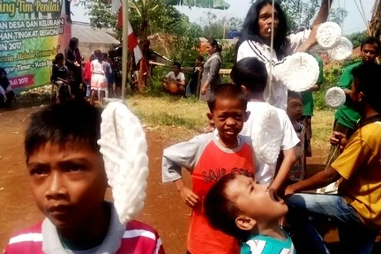 lomba makan kerupuk (dok)