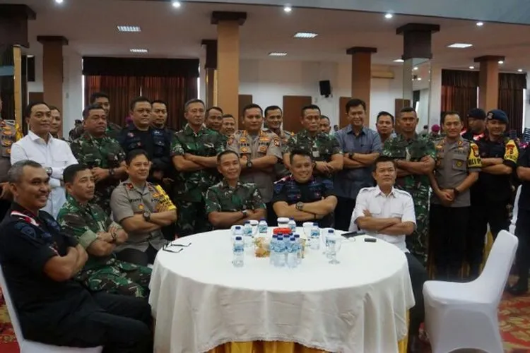 Silaturahmi dan makan siang bersama TNI AL dan korp Brimob/Dispen Lantamal III