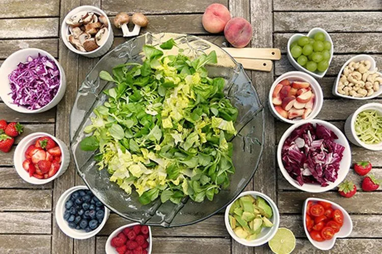 Memilih makanan yang benar itu penting demi kesehatan, terutama kesehatan usus dan pencernaan yang mungkin tidak banyak yang memerhatikannya. (Unsplash.com/Edward Howell)