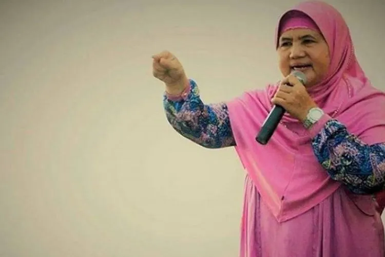 Dedeh Rosidah alias Mamah Dedeh