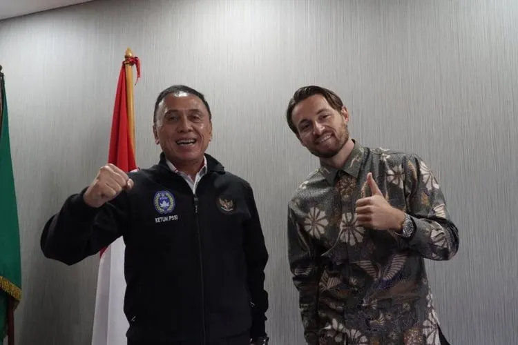 Marc Anthony Klok bersama Ketua Umum PSSI Moch Iriawan. (dok PSSI)