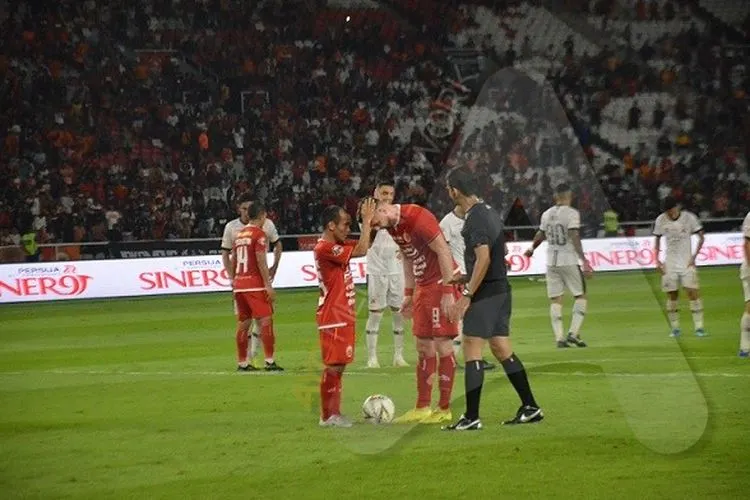 Pemain Persija Jakarta, Riko Simanjuntak dan Marko Simic. (Ayojakarta.com/Hendy Dinata)