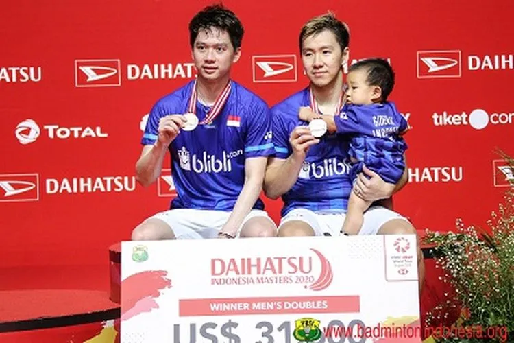 Kevin/Marcus usai menjuarai Indonesia Masters 2020. sumber: PBSI