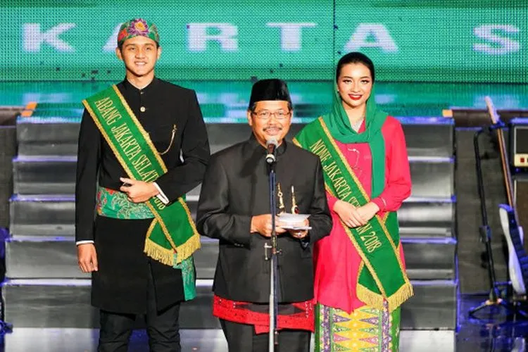 Walikota Jakarta Selatan, Marullah Matali (tengah), saat membuka Malam Final Abang None Jakarta Selatan 2019. (Dok. Abang None Jakarta Selatan)