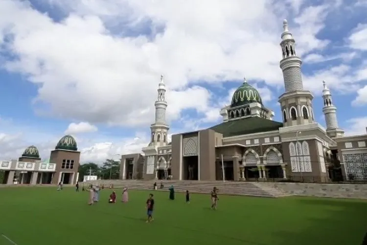 Suasana Masjid Baitulrahman Kabupaten Tasikmalaya saat belum dibuka secara penuh.