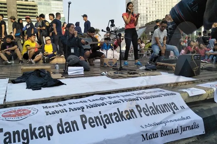 Aksi penggalangan dana untuk masyarakat korban kebakaran hutan dan lahan (karhutla) di Car Free Day (CFD) Bundaran HI, MH. Thamrin, Minggu (22/9)/Ayojakarta.com