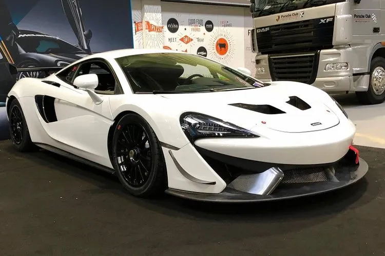 Mclaren 570S GT4 (uk.motor1.com)