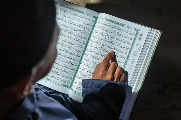 Sebagai ilustrasi membaca Al-quran selama Ramadan. shutterstock