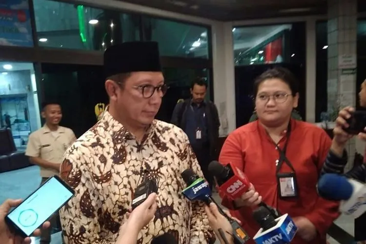 Menteri Agama, Lukman Hakim Syaifuddin usai menjenguk Menko Polhukam Wiranto di RSPAD/Ayojakarta.com
