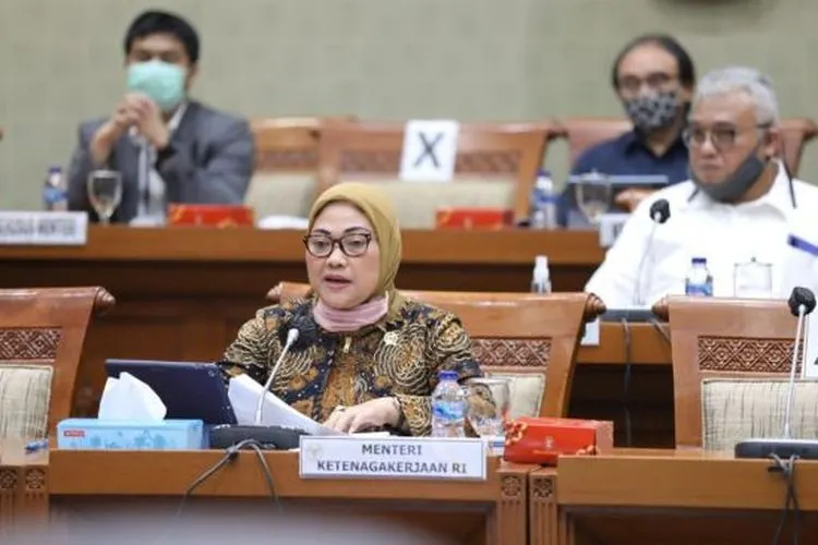 Menaker, Ida Fauziyah rapat kerja dengan Komisi IX DPR di Komplek Parlemen, Senayan, Jakarta, Rabu (8/7/2020). (Dok : Kemnaker)