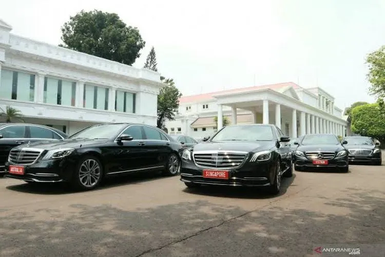Rombongan mobil mewah Mercedes-Benz untuk tamu-tamu negara dalam pelantikan Presiden-Wakil Presiden RI 2019-2024/Antara
