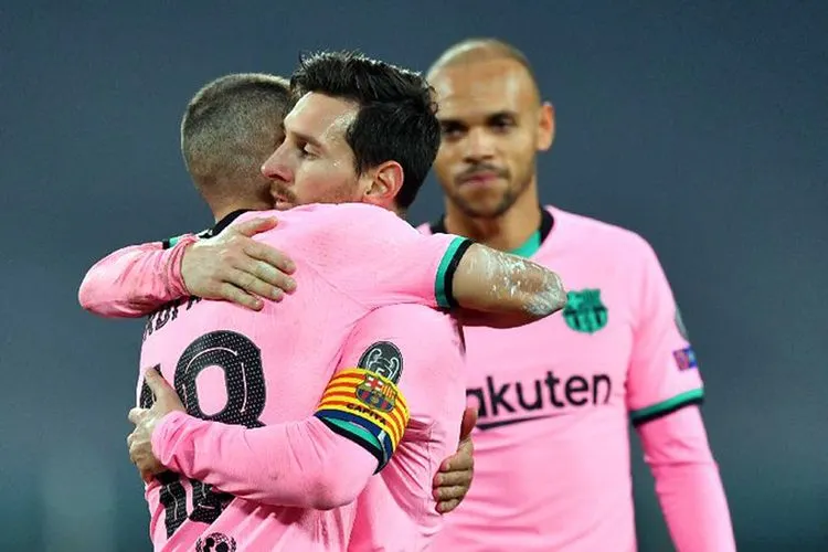 Messi membawa Barcelona unggul atas Juventus. (twitter UEFA)