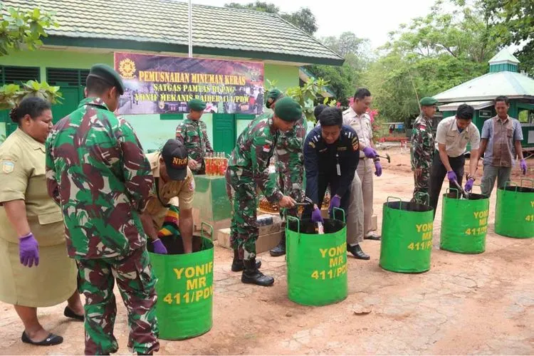 Dok foto. Pasi Intel Satgas Pamtas RI-PNG Yonif 411 Kostrad, Lettu Inf Asep Saepudin