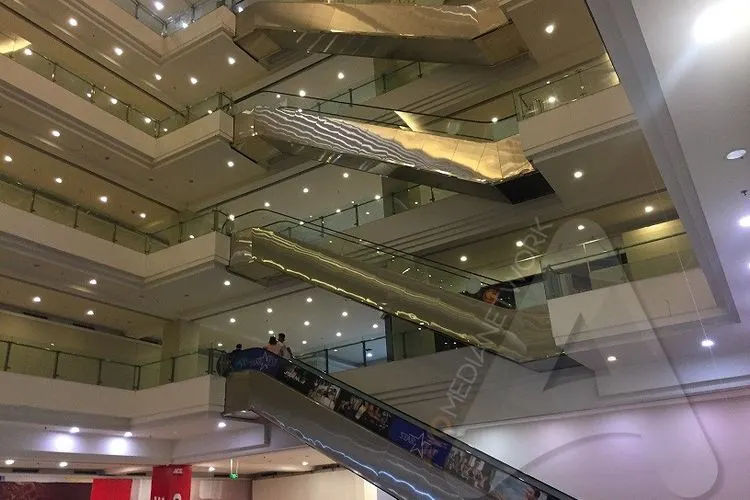 Suasana Mal Grand Paragon di Jakarta Barat yang sepi pengunjung (Ayojakarta.com/Istihanah Soejoethi)