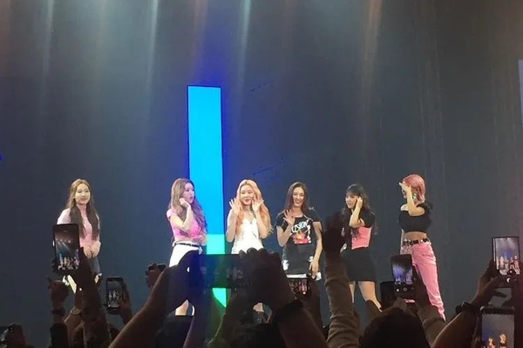 Momoland saat tampil di acara Super K-Pop Festival 2019, Tangerang, Banten, Minggu (29/9/2019)/Ayojakarta.com