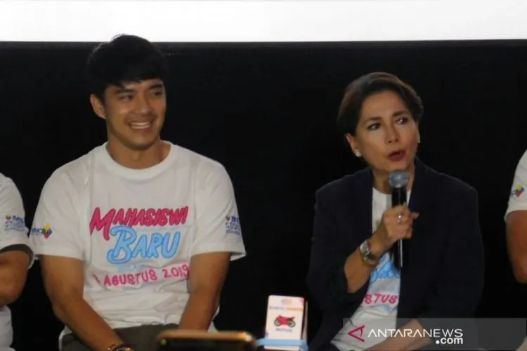 Aktor Morgan Oey bersama Widyawati saat menghadiri konferensi pers film 