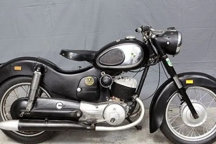 Puch M175 yang digunakan di video klip lagu Didi Kempot. (classicdriver.com)