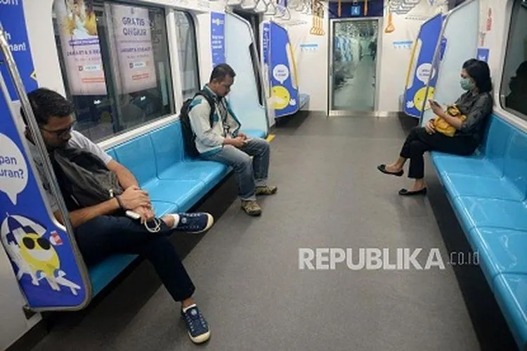 Suasana penumpang MRT (dok Republika)