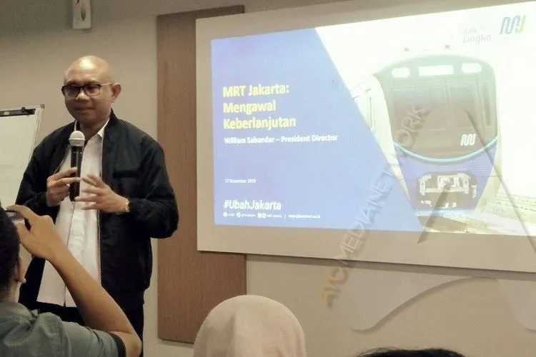 Dirut PT MRT Jakarta William Sabandar memberikan keterangan pers soal laba perusahaan (Ayojakarta.com/Aprilia Rahapit)