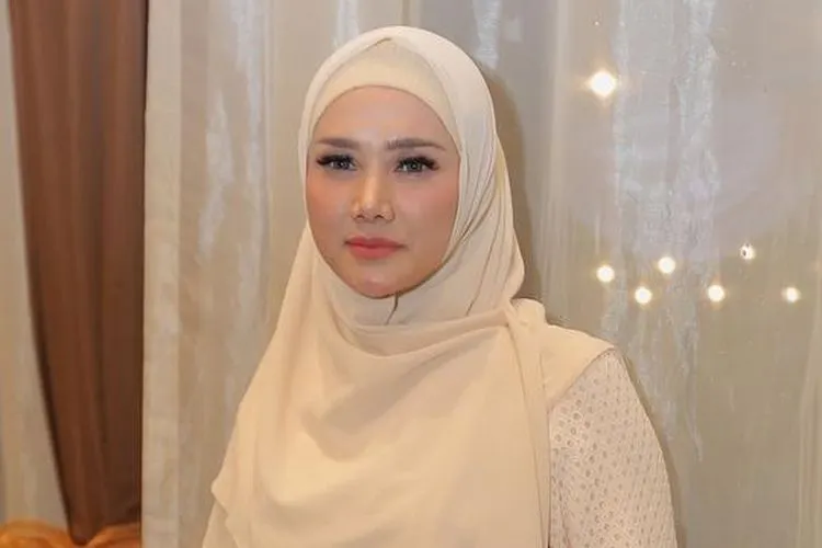 Mulan Jameela usai dilantik menjadi anggota dewan (Suara.com/Yuliani)