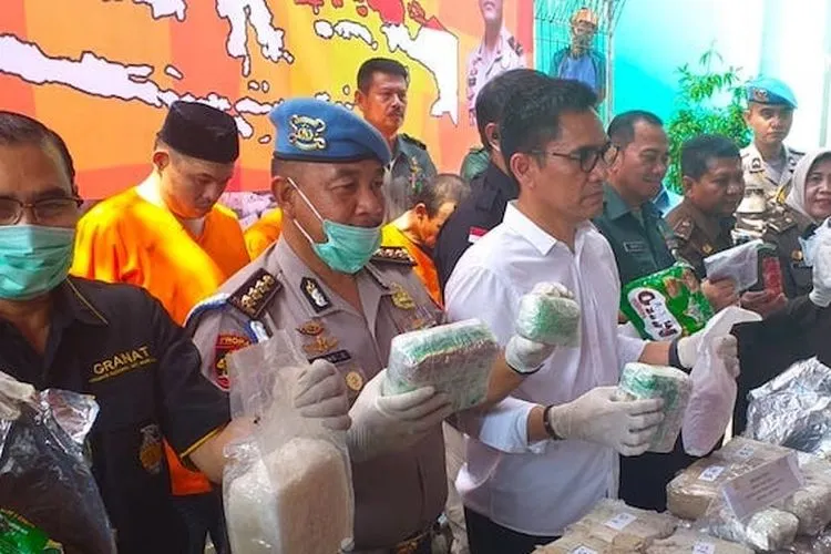 Direktorat Narkoba Bareskrim Polri memperlihatkan berbagai jenis narkoba sitaan yang dimusnahkan (JPNN/Elfany Kurniawan)