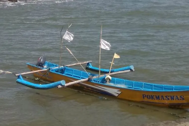 Perahu nelayan terpaksa bersandar di dermaga Pantai Pamayangsari, Kecamatan Cipatujah (Istimewa)