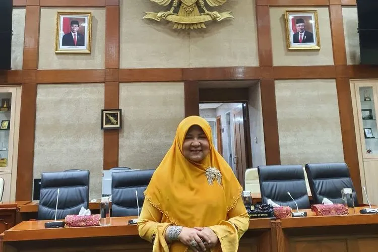 Anggota Komisi VI DPR, Nevi Zuairina