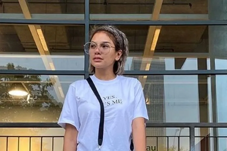 Nikita Mirzani. instagram : @nikitamirzanimawardi_17