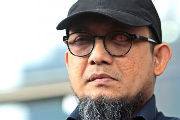 Penyidik senior Komisi Pemberantasan Korupsi (KPK) Novel Baswedan usai diperiksa oleh penyidik Polda Metro Jaya di Gedung KPK, Jakarta, Kamis (20/6). [Suara.com/Arief Hermawan P]