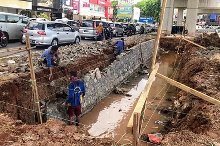 Sudin SDA Jakarta Utara tengah melakukan pembangunan olakan di Jalan Boulevard Raya, Kelapa Gading, Jakarta Utara/dok: utara.jakarta.go.id