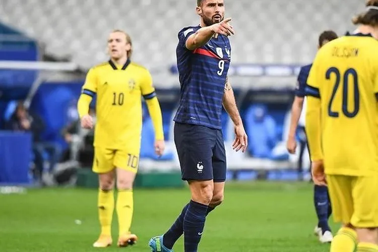 Striker Chelsea, Olivier Giroud secara terbuka mengaku siap hengkang dari The Blues. Dia merasa frustasi lantaran jarang dimainkan oleh pelatih Frank Lampard / instagram
