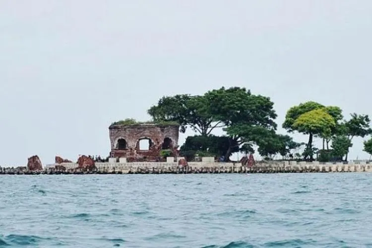 Pulau Onrust, salah satu anggota Gugusan Kepulauan Seribu/Kompas