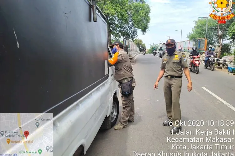 Petugas Masih Temukan Pemakaian Masker yang Salah di Depan Pasar Embrio/timur.jakarta.go.id