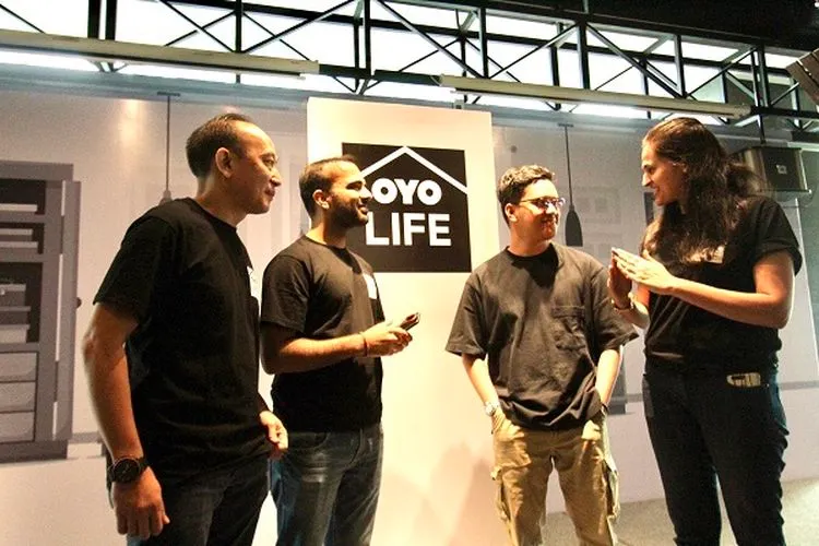 Country Head for Emerging Business OYO Hotels dan Homes, Indonesia Eko Bramantyo (pojok kiri) saat peluncuran brand OYO LIFE di Jakarta, Rabu (9/10/2019).