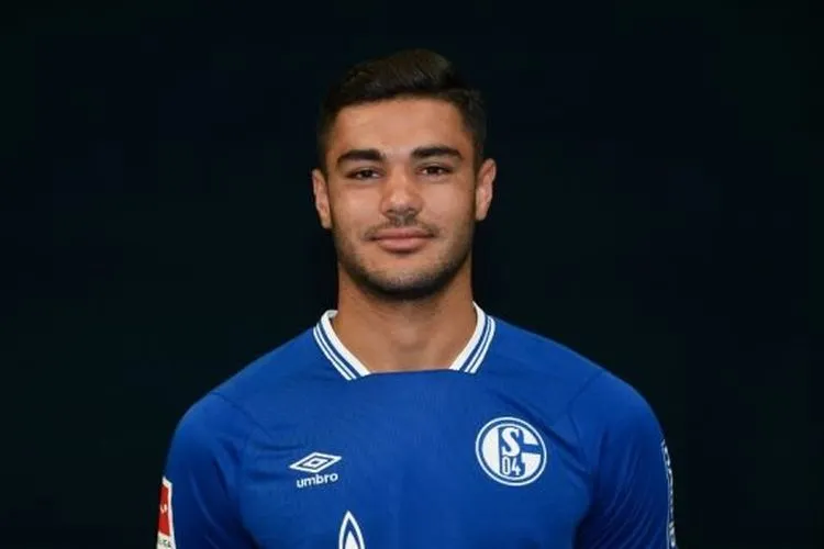Pemain Schalke Ozan Kabak yang didatangkan ke Liverpool.  [Ina FASSBENDER / AFP]