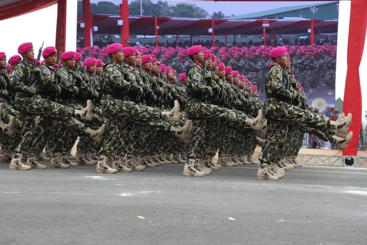 Pasukan Parade HUT ke-74 TNI/Puspen TNI
