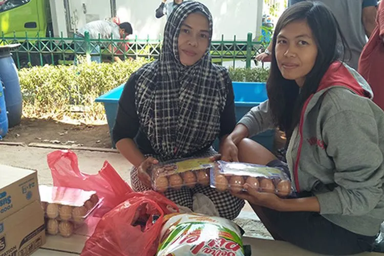 Senyum warga di sekitar Taman Amir Hamzah, Menteng,  Jakarta Pusat, penerima manfaat Program Pangan Bersubsidi/Ayojakarta.com