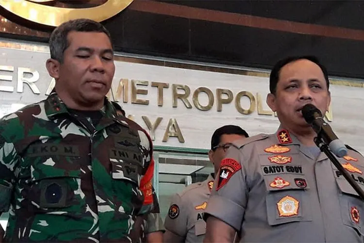 Pangdam Jaya Mayjen TNI Eko Margiono dan  Kapolda Metro Jaya Irjen Gatot Eddy Pramono. (Poskotanews.com/Yendhi)