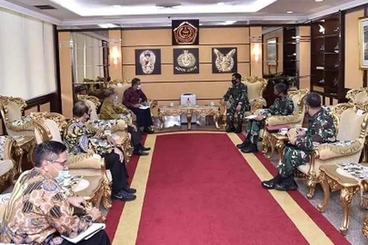 Panglima TNI menerima audiensi Purnawirawan TNI di Mabes TNI, Cilangkap, Jakarta Timur, Kamis (2/7/2020). (dok Puspen TNI)
