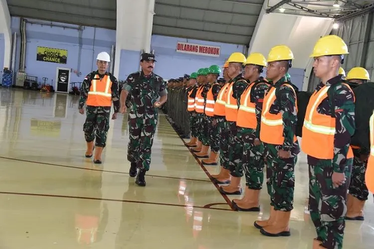 Panglima TNI Marsekal Hadi Tjahjanto memberangkatkan 44 Prajurit TNI yang tergabung dalam Satgas Garuda RI Operasi Bantuan Penanganan Kebakaran Hutan dan Lahan (Karhutla) di Australia. (Dok. Puspen TNI)