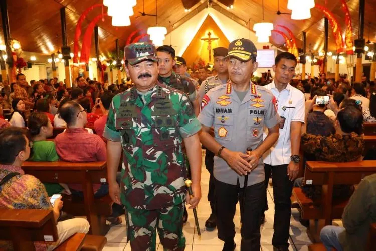 Panglima TNI, Marsekal TNI Hadi Tjahjanto dan Kapolri Jenderal Pol Idham Azis/Puspen TNI
