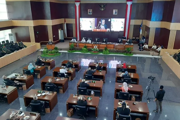 Sidang paripurna DPRD Kota Bogor membahas tiga raperda/ Husnul K