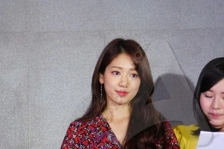 Park Shin Hye saat hadir dalam peluncuran Mamonde Red Energy Recovery Serum di Mall Central Park, Jakarta Barat, Jumat (11/10/2019)/Ayojakarta.com