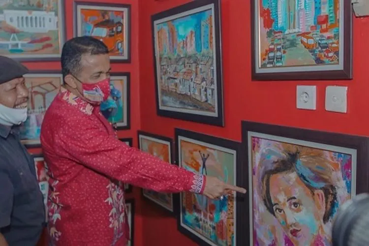 Wali Kota Jakarta Timur M Anwar saat peresmian galeri kreatif perupa jakarta raya, Kamis (6/8/2020). (dok Parekraf Jaktim)