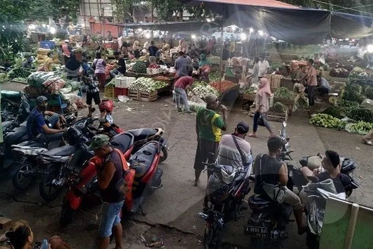 Suasana Pasar Jembatan Lima, Tambora, Jakarta Barat, Kamis (18/6/2020). (Ayojakarta.com/Khoirur Rozi)