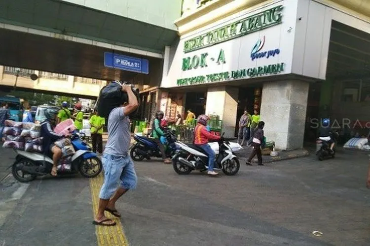 Situasi Pasar Tanah Abang usai dilanda kerusuhan buntut aksi 22 Mei 2019. (Suara.com/Stephanus Aranditio)