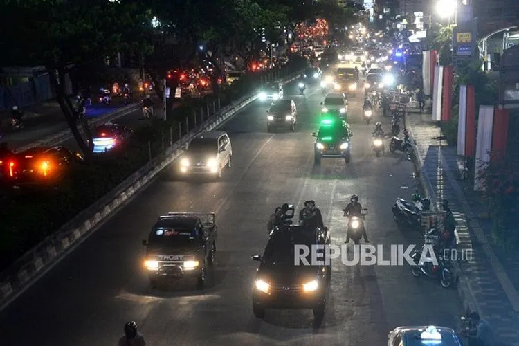 ilustrasi pembatasan aktivitas warga di Depok. Republika